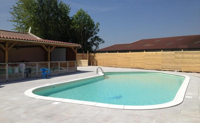piscine croixbadeau.jpg